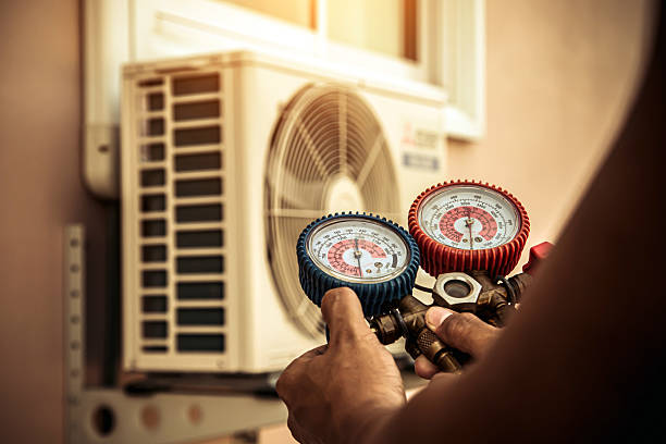 Professional Ac Installation technician working in Mountainburg, AR
